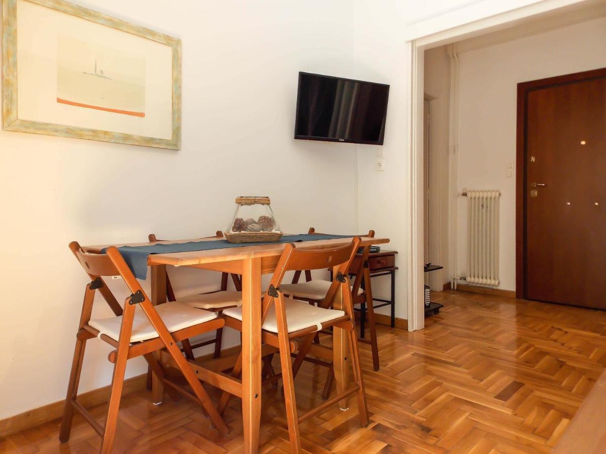 Cozy Plaka Apartment Atene Esterno foto